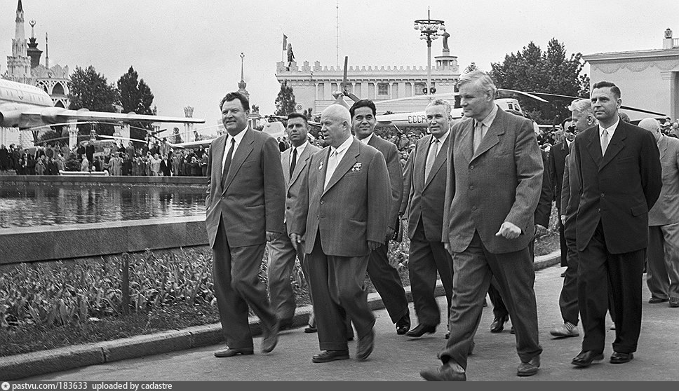 Открытие вднх. Открытие ВДНХ 1959. ВДНХ 1959 год. 1959 - Открытие в Москве ВДНХ.. Хрущев на ВДНХ.