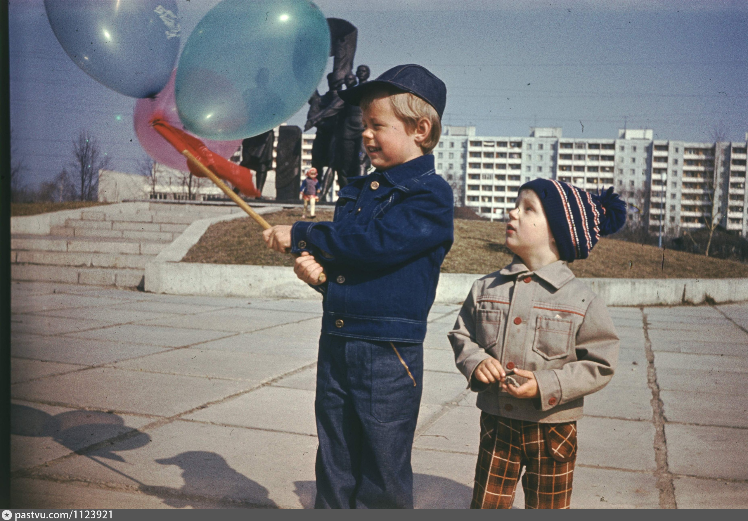 Май 1987. Тверская ностальгия Первомайский район. Тверская ностальгия в контакте. Как украшали город на 9 мая в 1987 году.