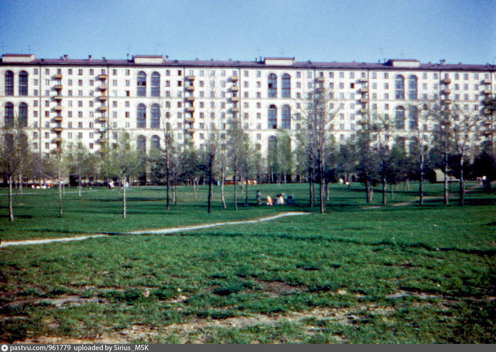 Университетский проспект, д. 9 - вид из парка им. 40-летия ВЛКСМ - Retro  photos