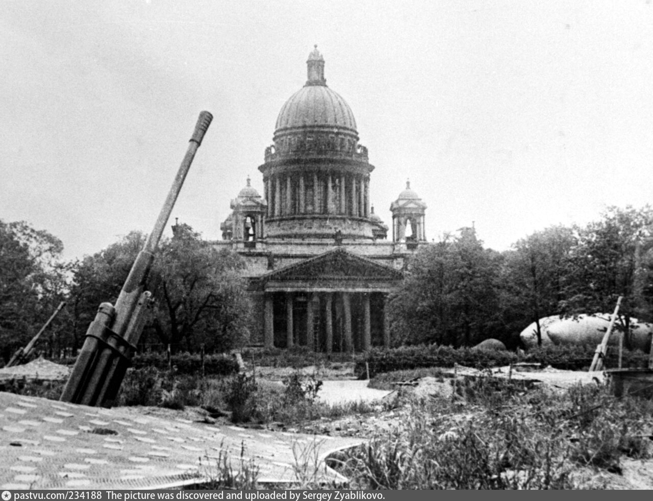 Исаакиевский собор в войну