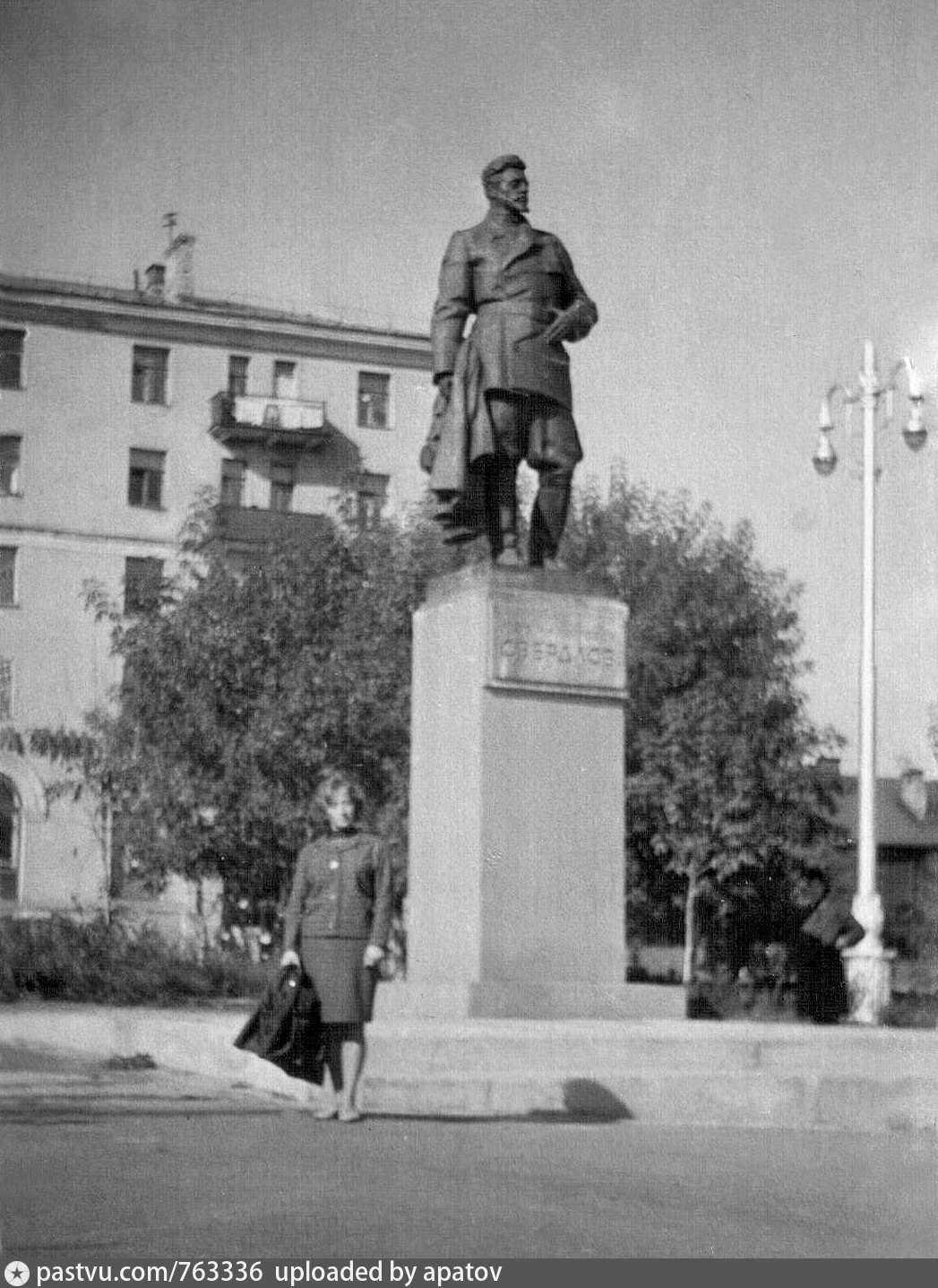 Памятник свердлову в москве