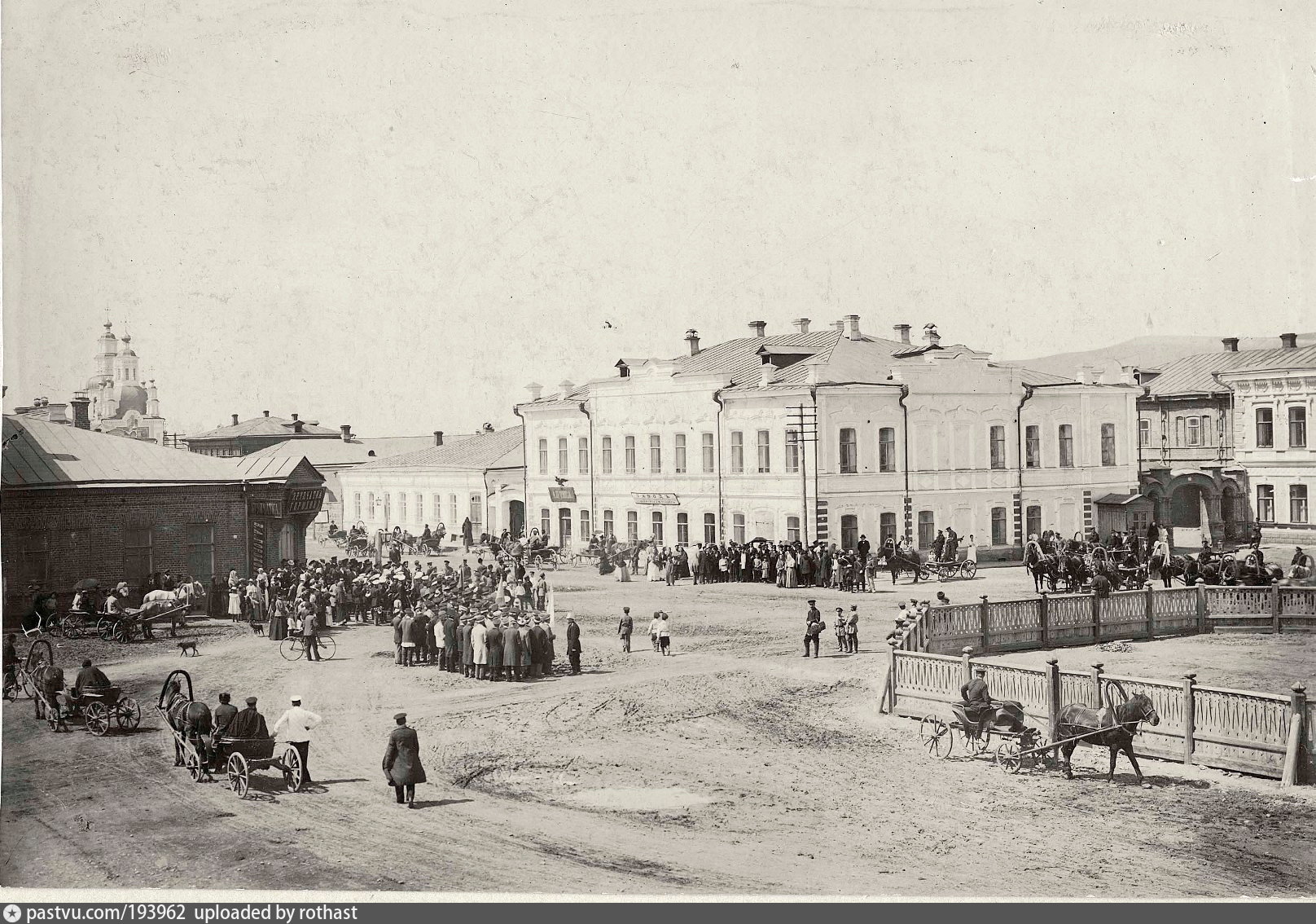 18 19 век года. Старобазарная площадь 19 века Красноярск. Владимирская площадь Красноярск. Красноярск 18 века. Красноярск 18-19 века.