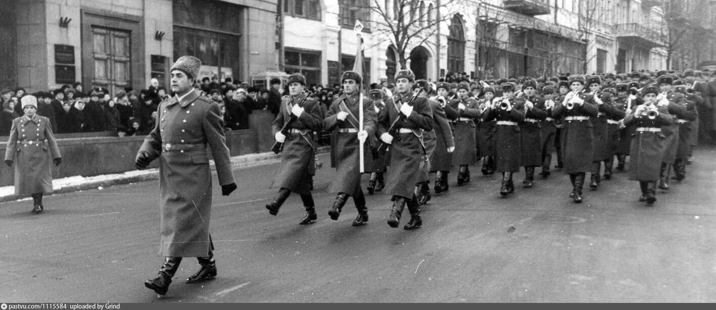 Курсант назад в ссср. КВОКУ им Фрунзе. Киевское ВОКУ им.Фрунзе выпуск 1971 года. Киевское военное общевойсковое командное училище. Киевское общевойсковое военное училище Факультет разведки.