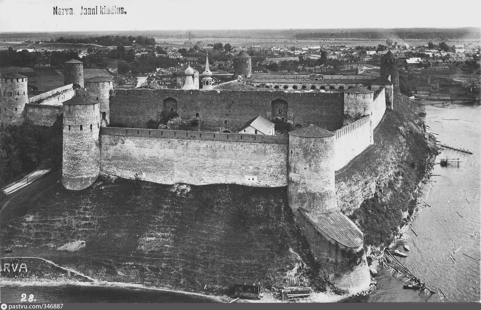 Ивангородская крепость, часть 1 крепости, башни, крепость, стороны, можно, видно, стену, время, стены, только, бойницы, Воротной, Пороховой, замка, Нарвского, башню, город, сторону, башен, части