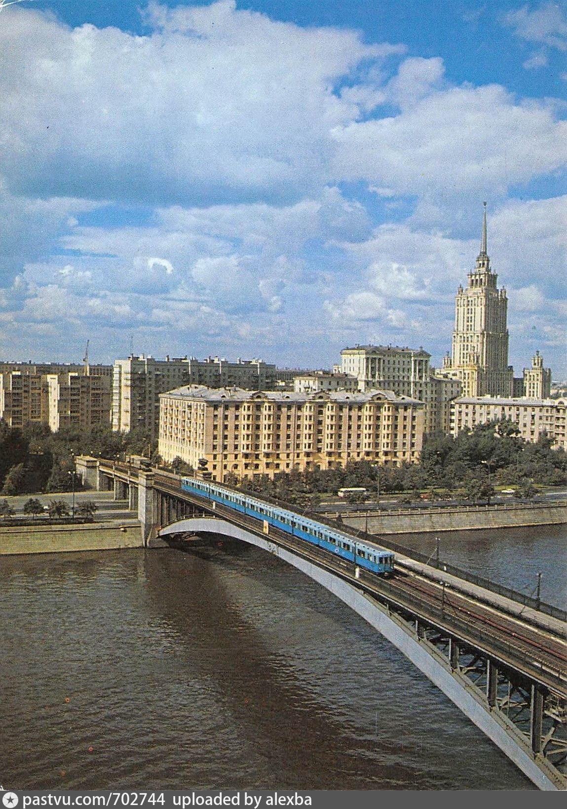 Москва где находится мост. Смоленский метромост. Смоленский метромост в Москве. Метромост Киевская Смоленская. Смоленский мост в Москве.