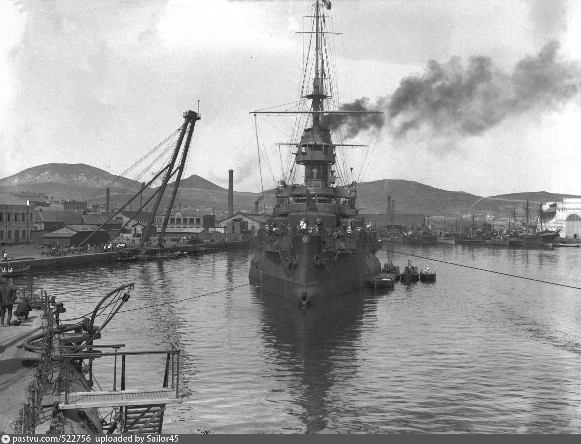 Японская эскадра 1904. Броненосец Цесаревич в порт-Артуре.