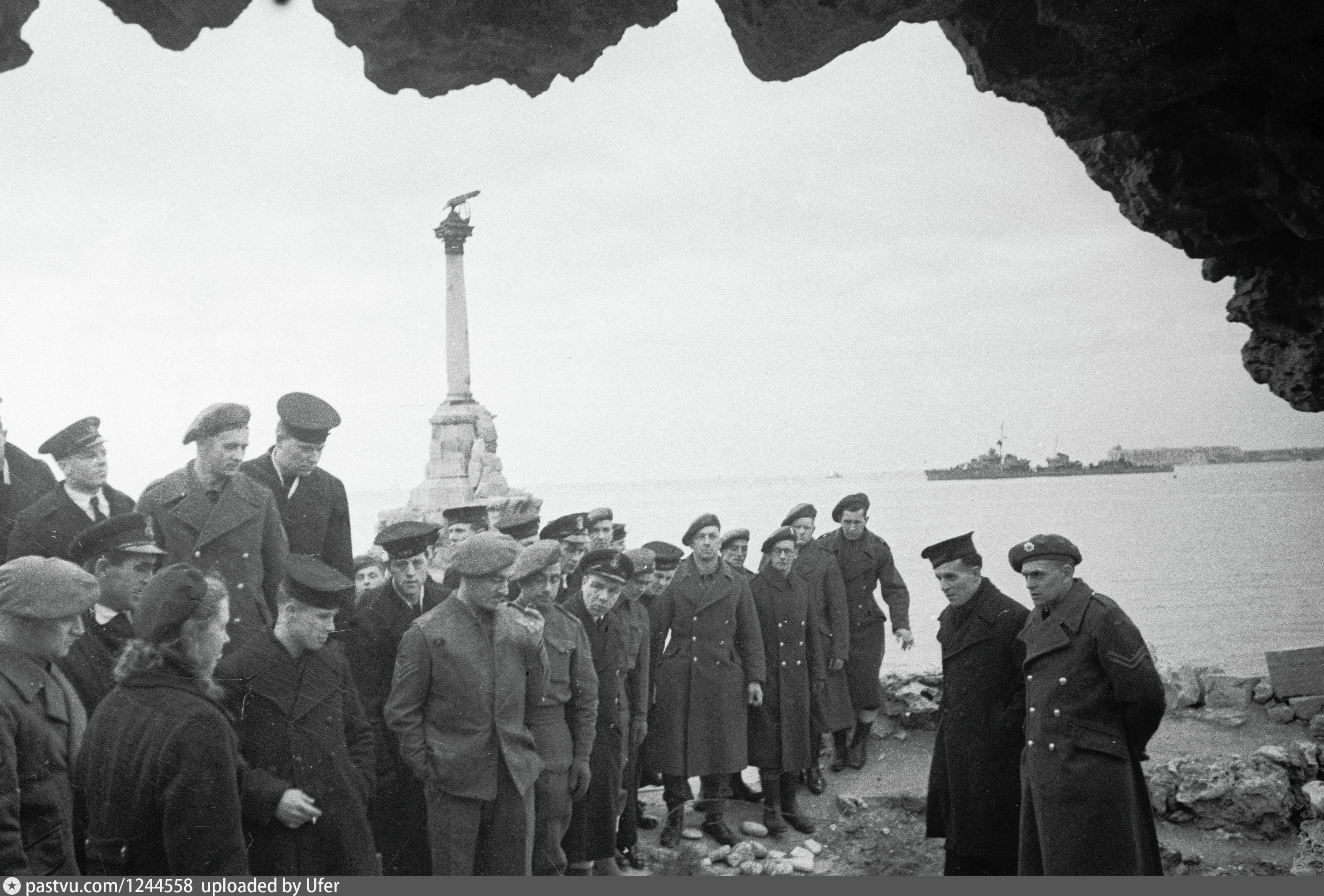 Ялтинская 1945. Крым 1945. Ялта 1941-1945. Ялта после войны в 1945. Севастополь вторая мировая матрос.