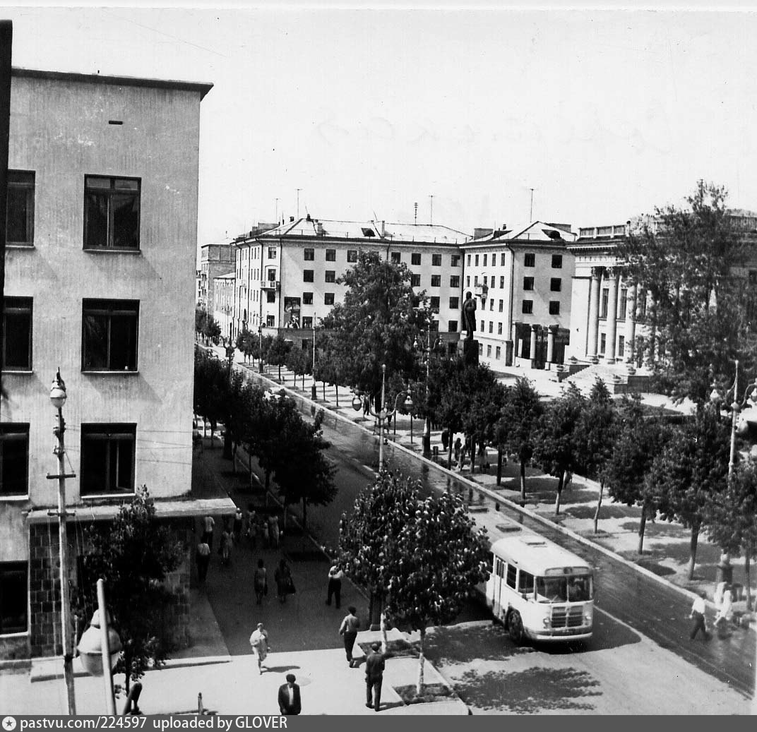 Старый ижевск фото. Ижевск 1989. Ижевск 1920. Старый Ижевск. Ленинская библиотека Ижевск.