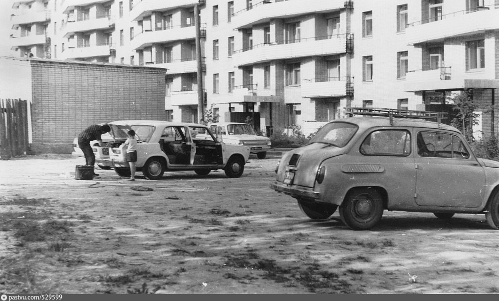 1971 год. 70-Е двор СССР. Двор СССР 50е. Советские дворы с машинами. Советские дворы в 1970.