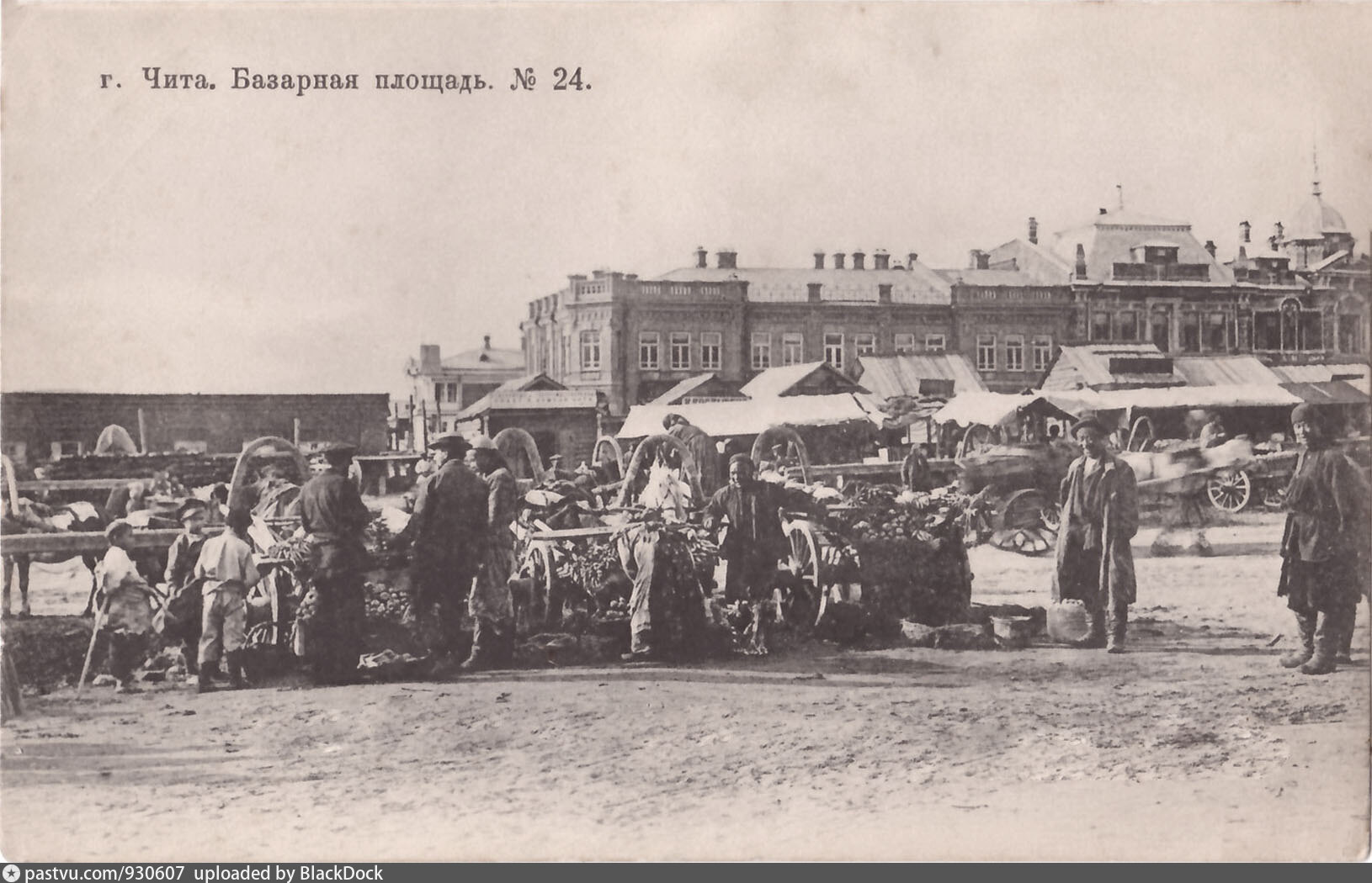 Вдалеке на базарной площади. Базарная площадь Тамбов. Торговая Базарная площадь Серпухов. Базарная площадь Канск. Базарная площадь Нижний Новгород.