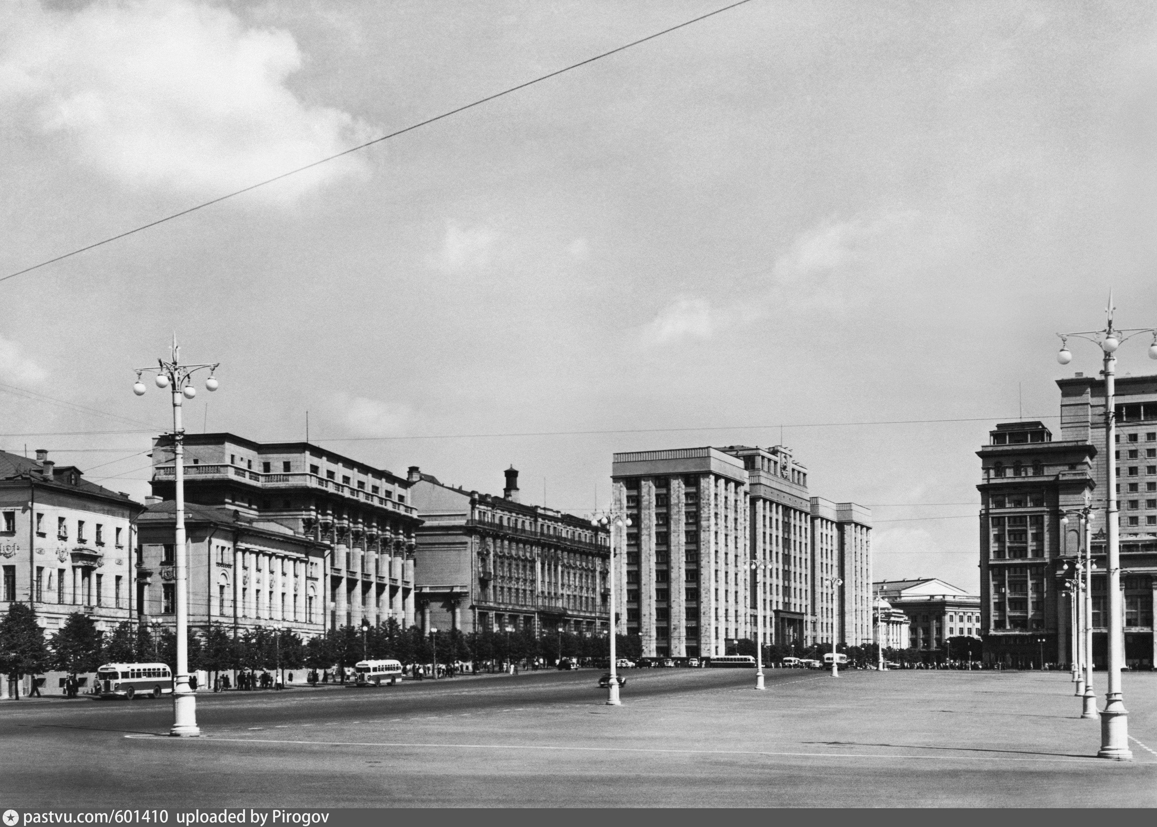 Советская 100 индекс. Манежная площадь Санкт-Петербург. Дом Голицына в Москве Охотный ряд. Палаты Голицына в Охотном ряду.