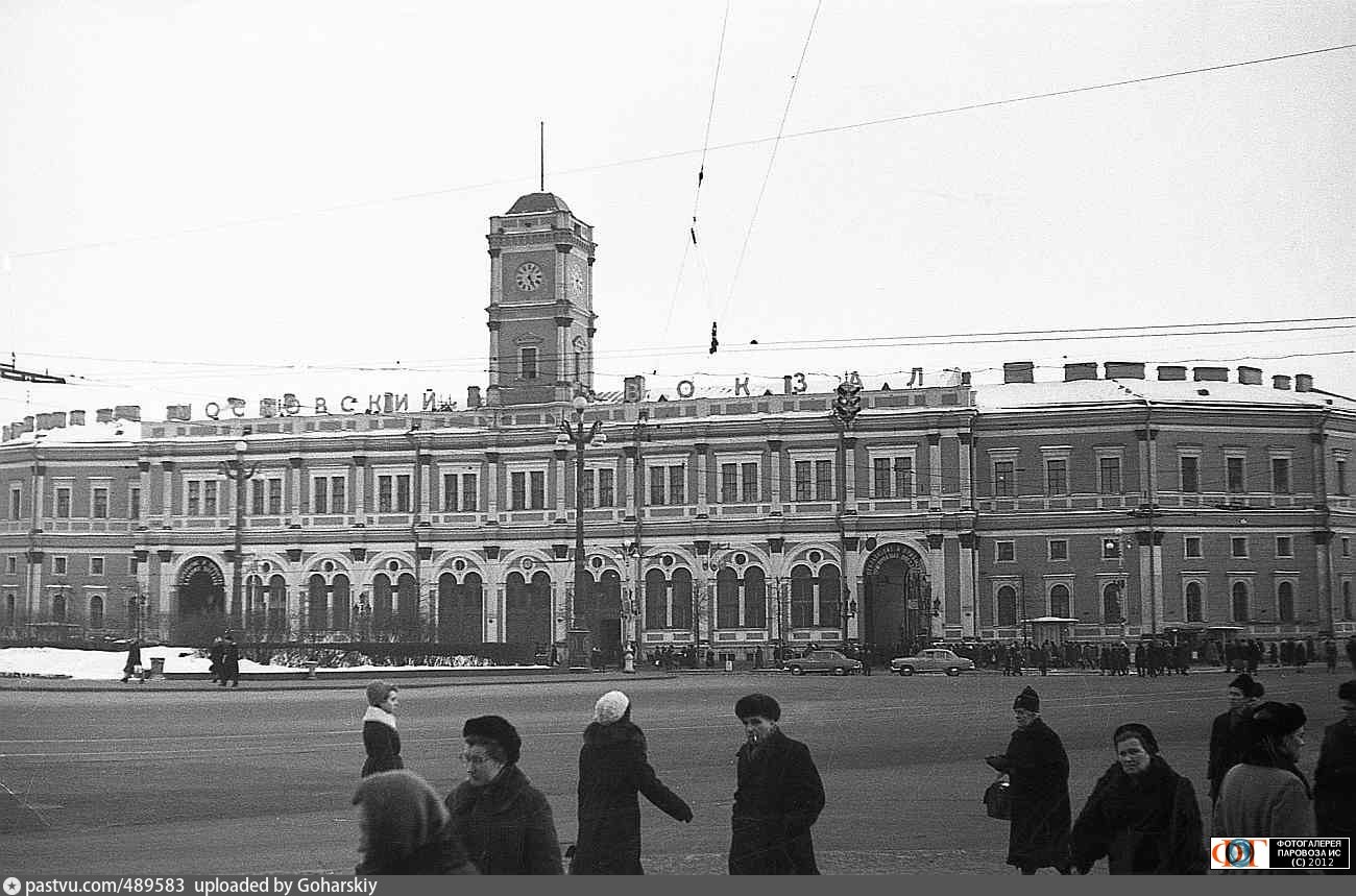 Московский вокзал санкт петербург ивановская. Московский вокзал Санкт-Петербург. Московский вокзал 1980. Московский вокзал в Санкт-Петербурге двор. Московский вокзал в Киеве.