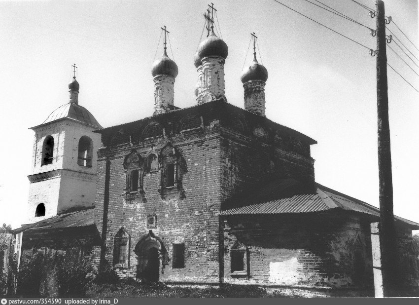 Трубино. Село Трубино Жуковского района. Трубино храм Воскресения Христова. Воскресенская Церковь в Трубино 17 век. Церковь Воскресенская село Трубино с разных ракурсов.