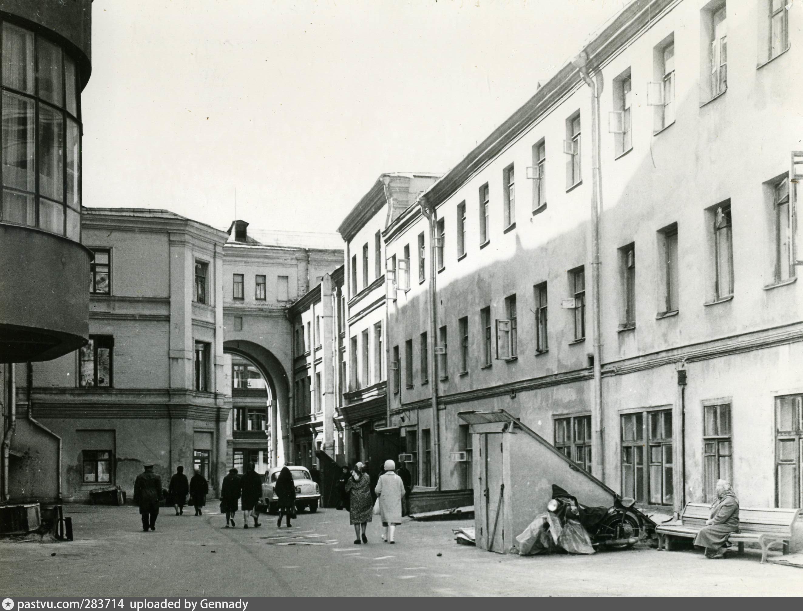 Старый 2. Московский дворик. Панкратьевский переулок.. Московские дворы 1970. Старая Москва большой Черкасский. Ильинка СССР.