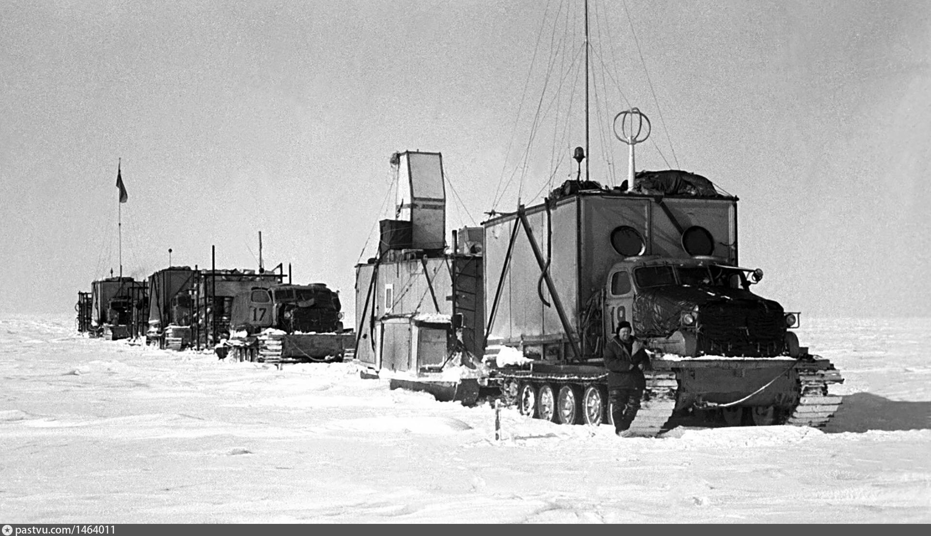 Советские экспедиции. Первая Советская антарктическая Экспедиция 1956. 14 Декабря 1958 года третья Советская антарктическая Экспедиция. Советская Экспедиция в Антарктиду 1956. Санно-тракторный поезд в Антарктиде.