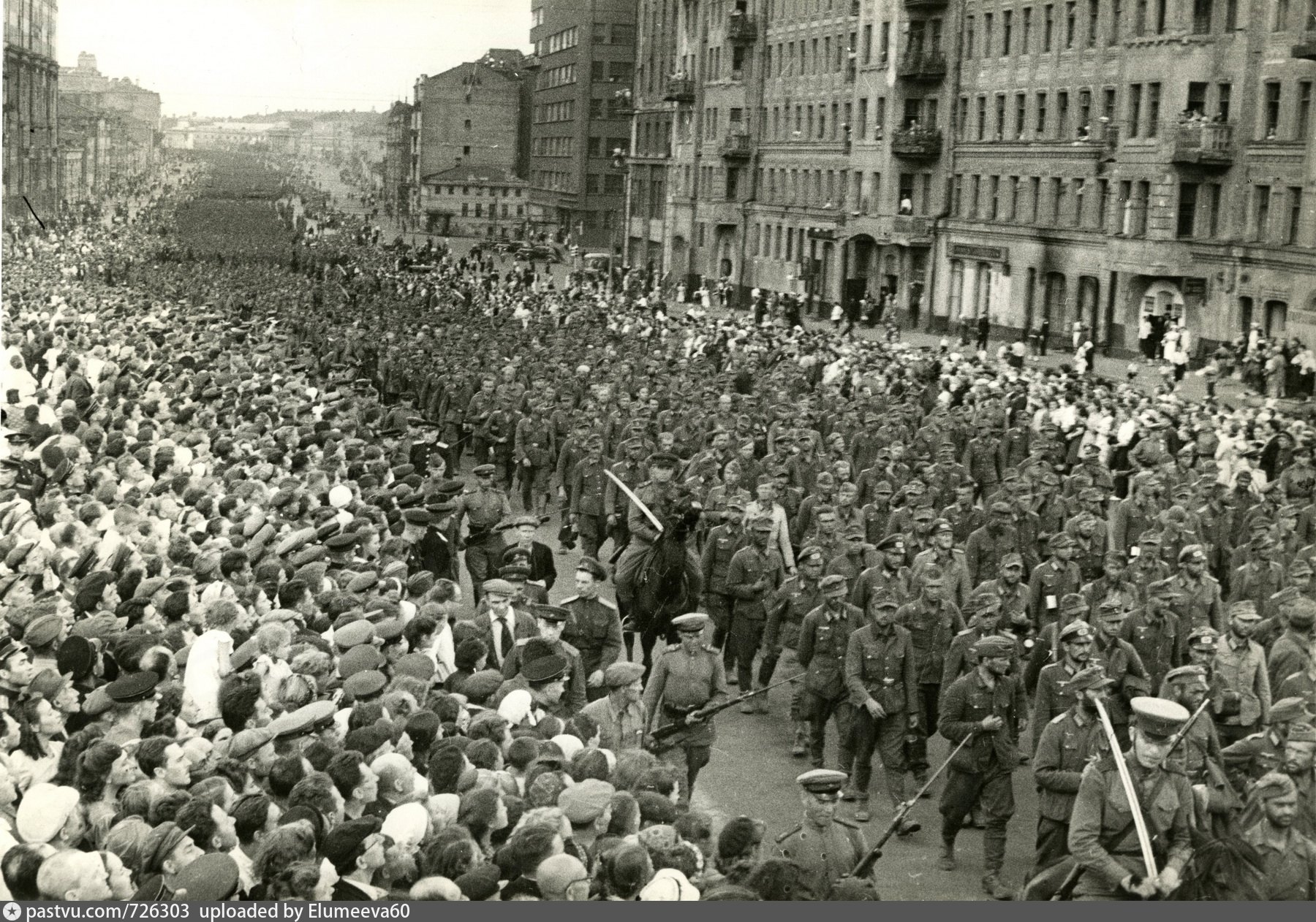 Операция вальс. 17 Июля 1944 парад военнопленных в Москве. Парад пленных немцев в Москве 1944. Шествие немецких военнопленных в Москве 1944. 1944 Год парад пленных немцев в Москве.
