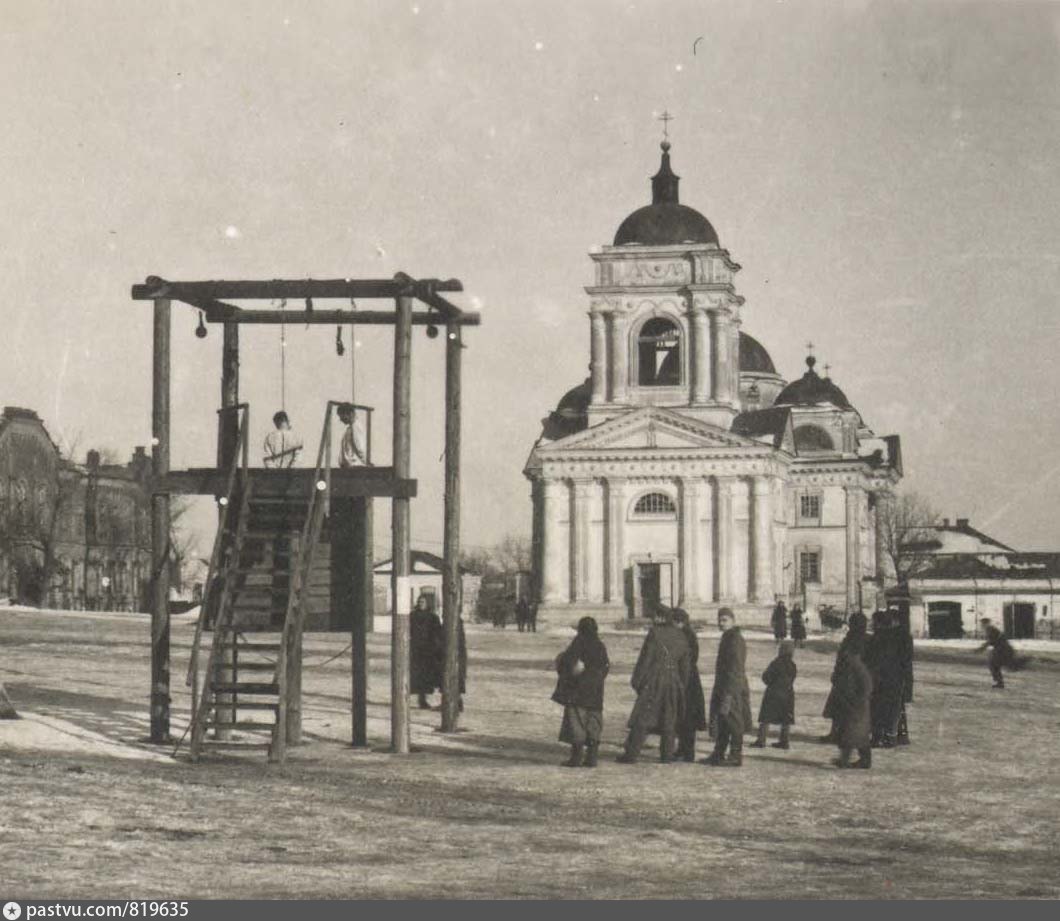 Сквер около Смоленского собора Белгород