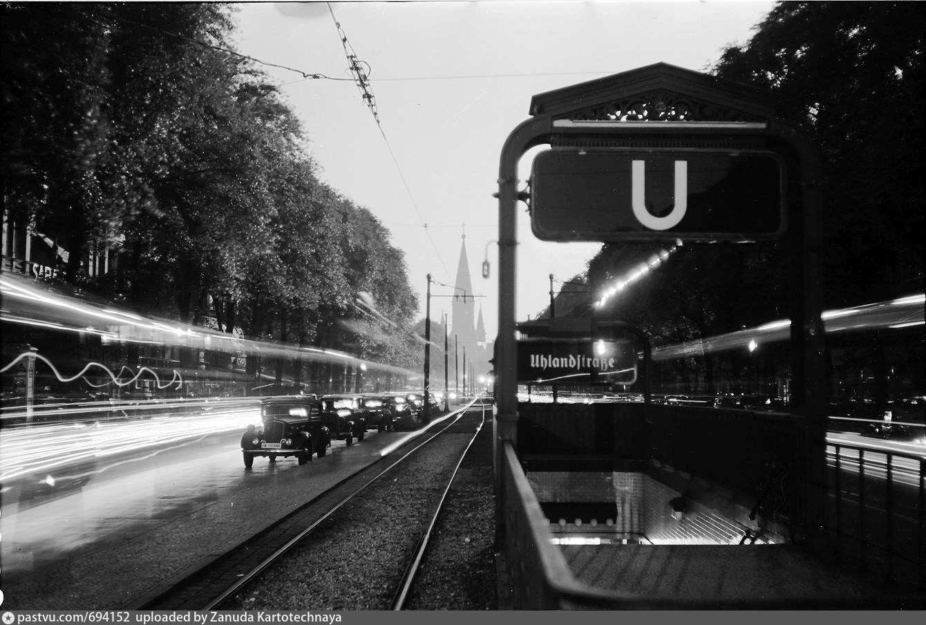 Берлин лондон. Курфюрстендамм станция. Uhlandstraße u Bahn.