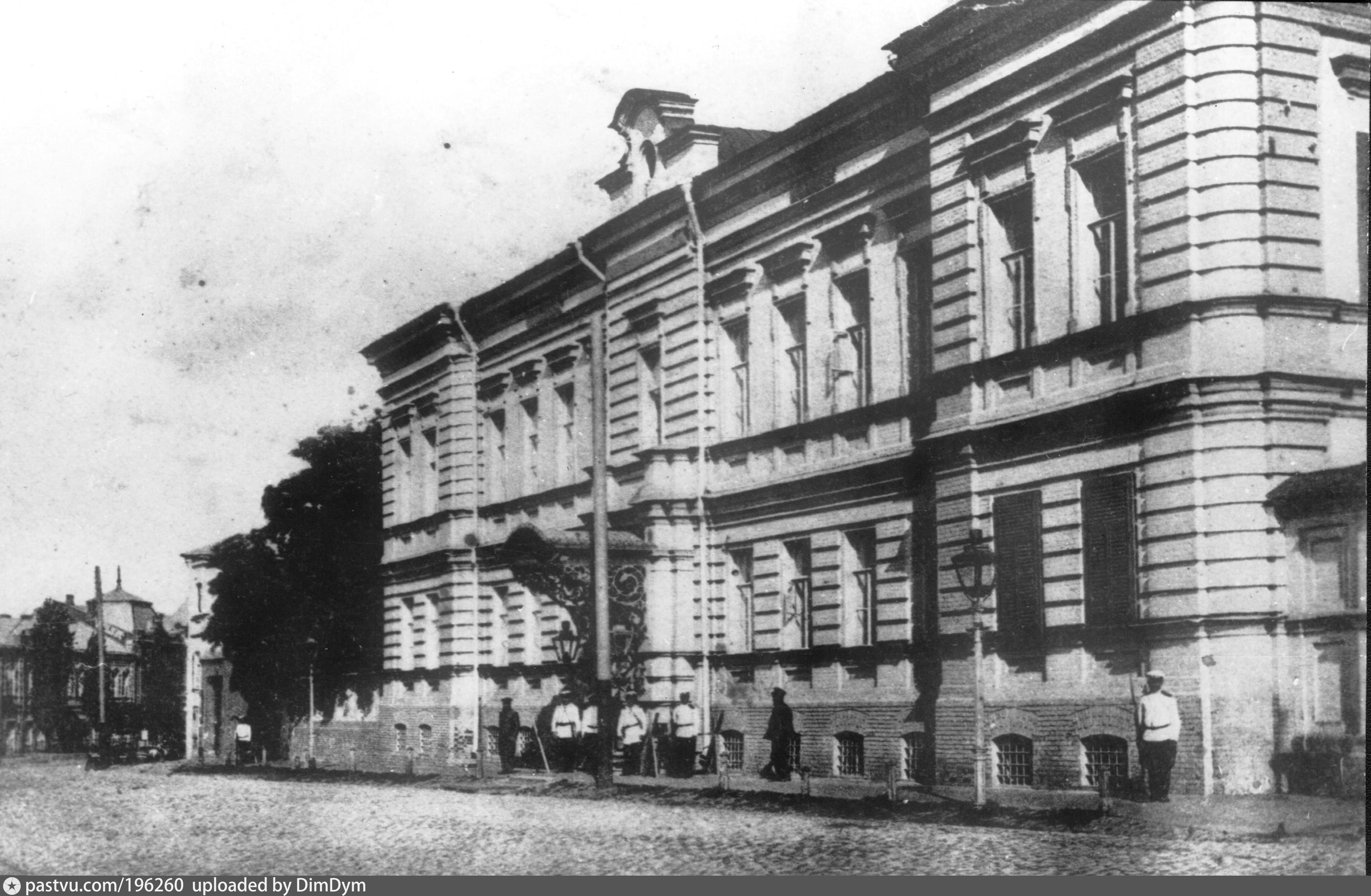 Банки города астрахани. Астрахань 19 век. Старый городской театр Астрахань. Здание Госбанка в Астрахани. Старые постройки Астрахань.