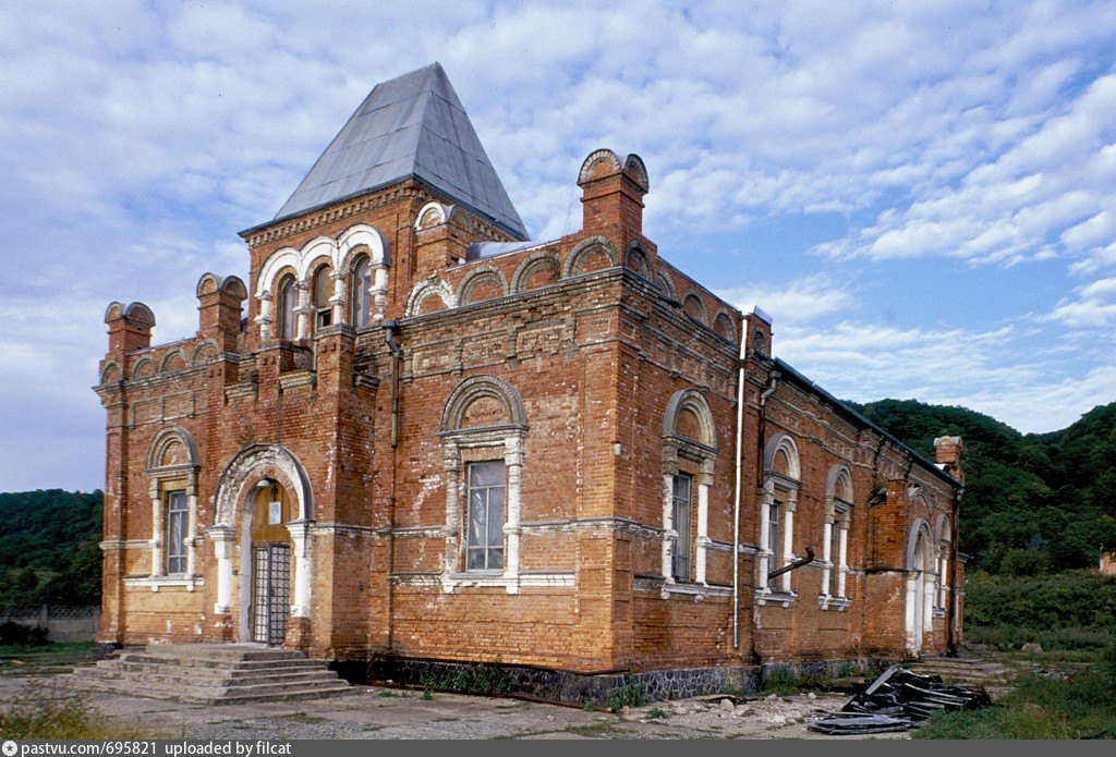 Поселок раздольное. Поселок Раздольное Приморский край. Монастырь Раздольное Приморский край. Казанский женский монастырь Раздольное Приморский край. Казанский храм Раздольное Приморский край.