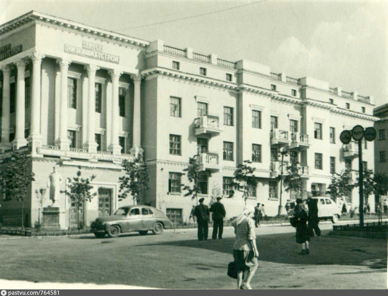 Гостиница кизел. Трест Кизел. Гостиница Трест Кизел. Трест город Кизел. Здание Трест город Кизел Пермский край.