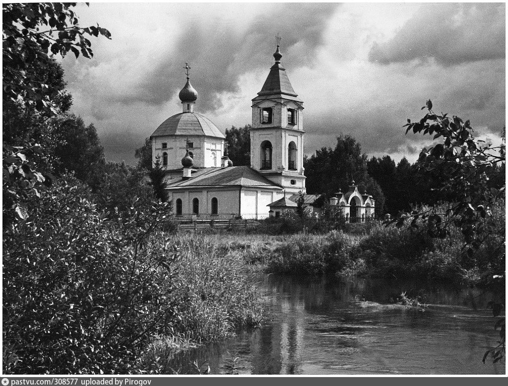 Воздвиженское клин. Боголепова пустынь Клинский район. Успенская Церковь Боголеповой пустыни. Церковь село Воздвиженское Клинский район. Усадьба Воздвиженское Серпуховский район.