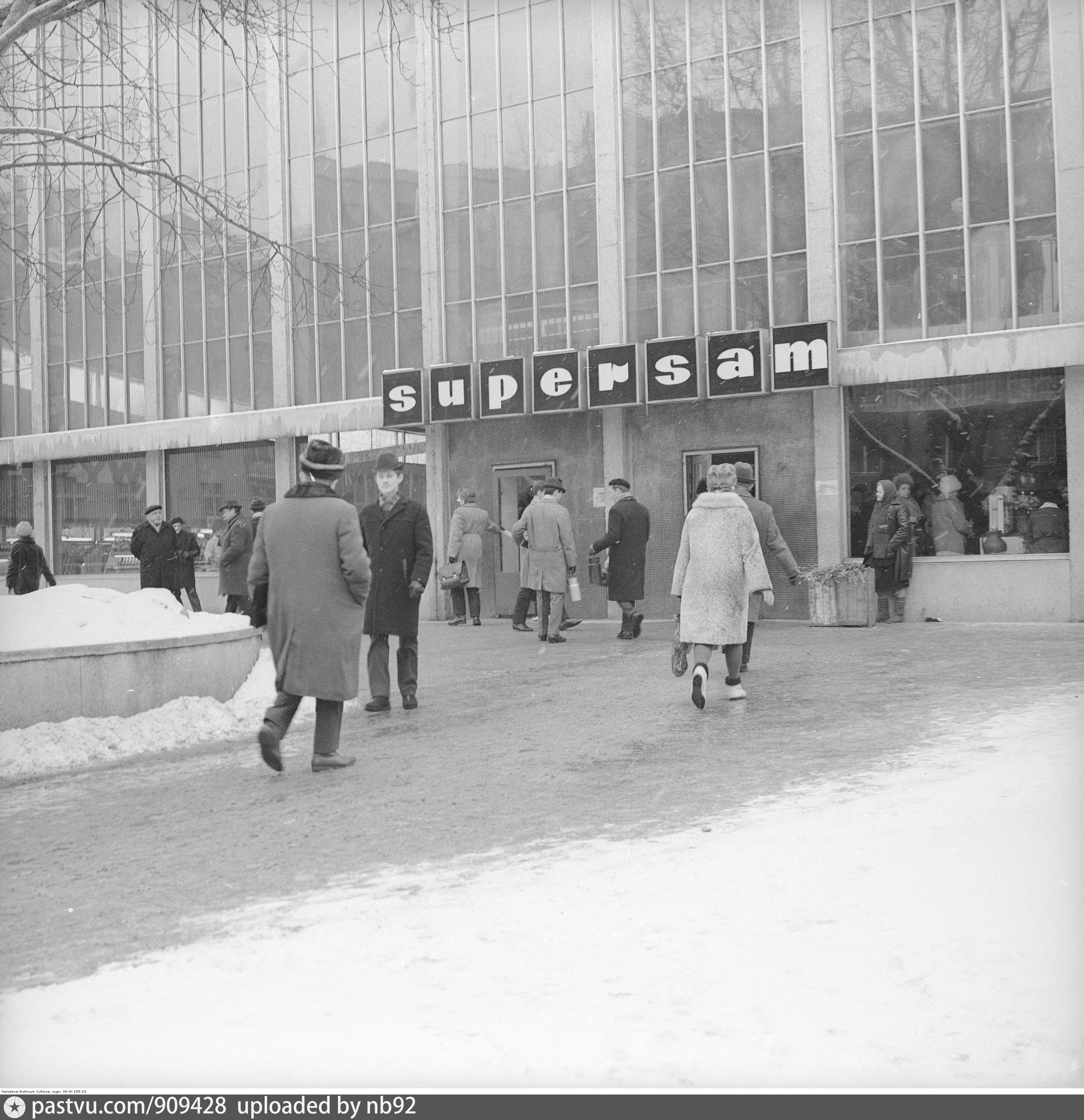 60 ровно. В 1967 году на улицах Варшавы.