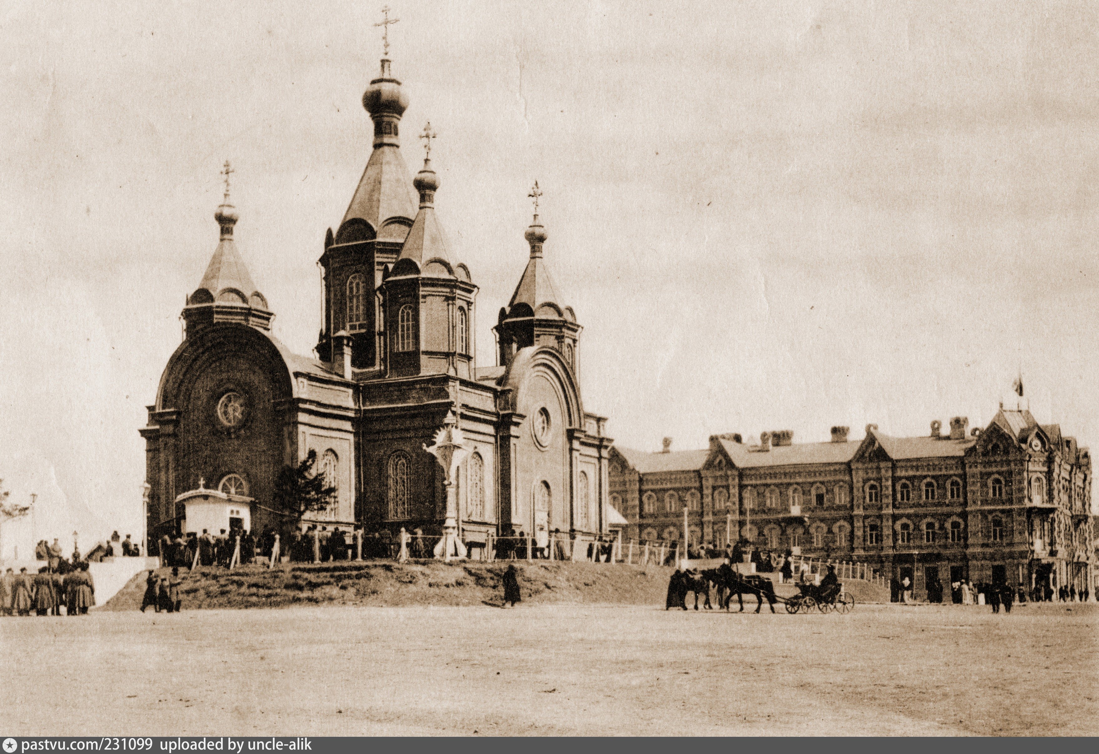 Старый хабаровск фото. Успенский собор Хабаровск до революции. Успенский собор Хабаровск старый. Успенский собор Хабаровск 19 век. Хабаровск собор Успения Пресвятой Богородицы 1900-е.