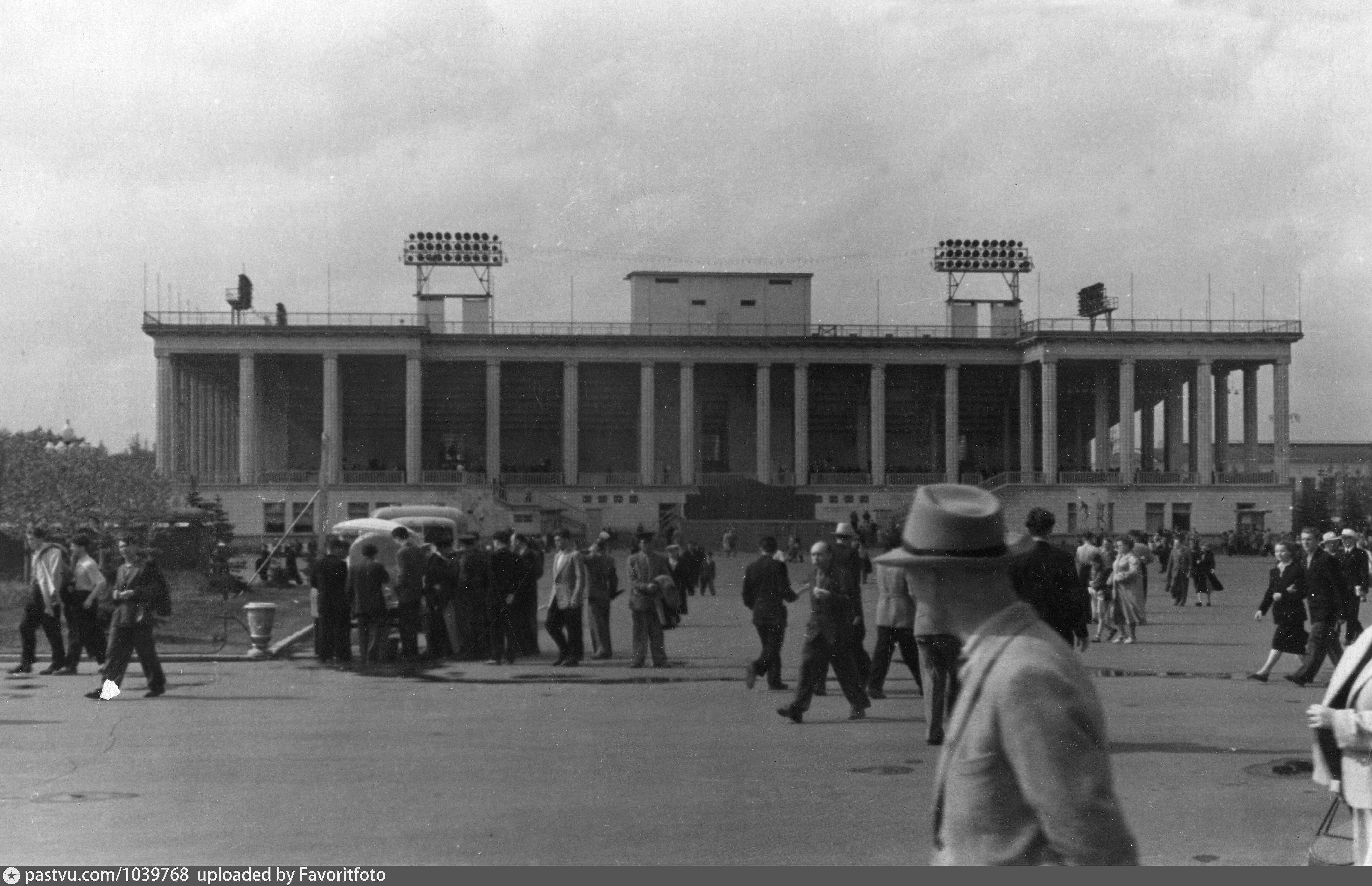 Ретро арена. Бассейн Лужники 1956. Бассейн Лужники pastvu. Дворец спорта в Лужниках 1956. Кристалл 1971 Лужники.