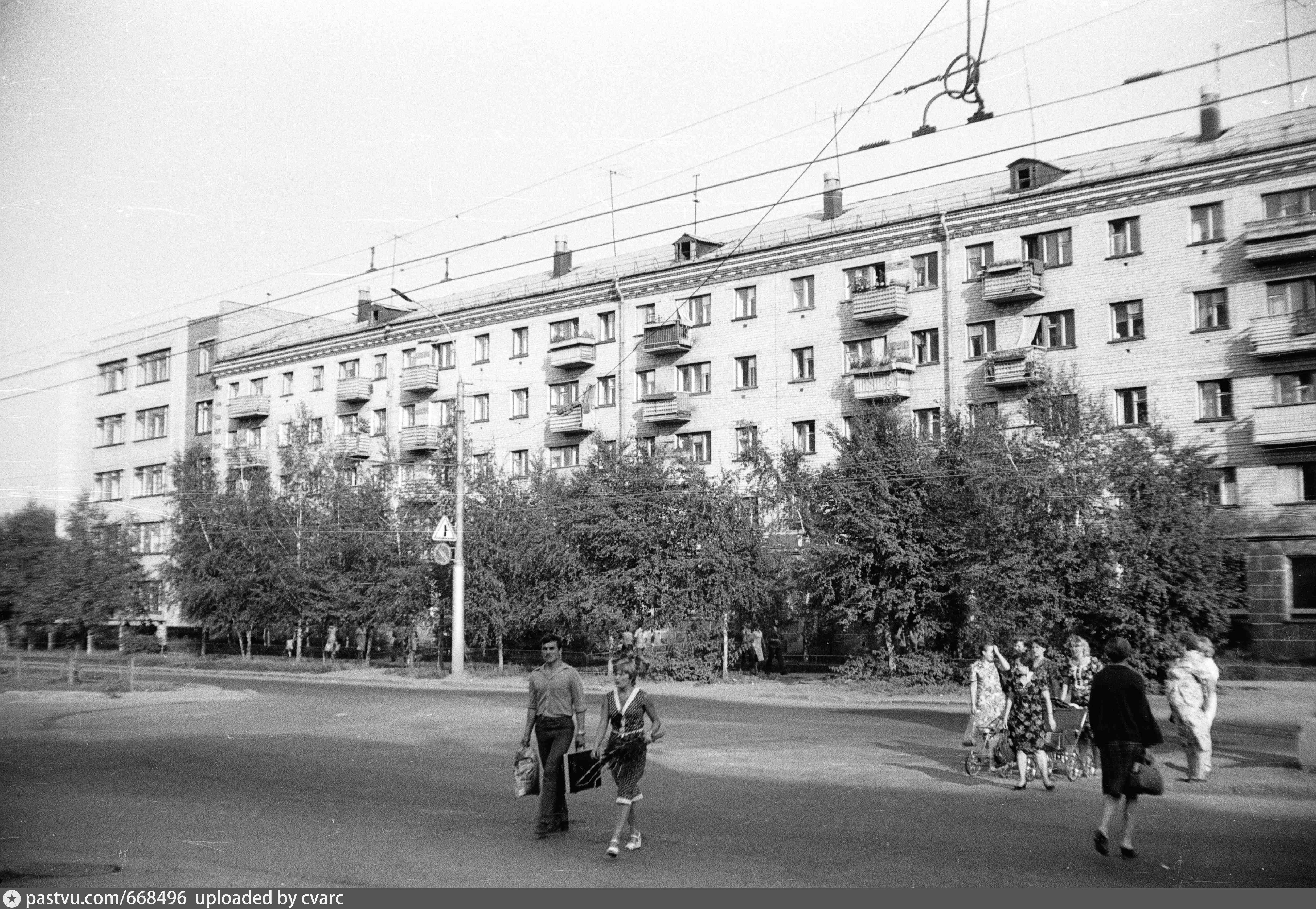 Мельникайте 80. Улица Мельникайте Тюмень. Старая улица Мельникайте Тюмень. Мельникайте 80 Тюмень. Ул Мельникайте 95 Тюмень.