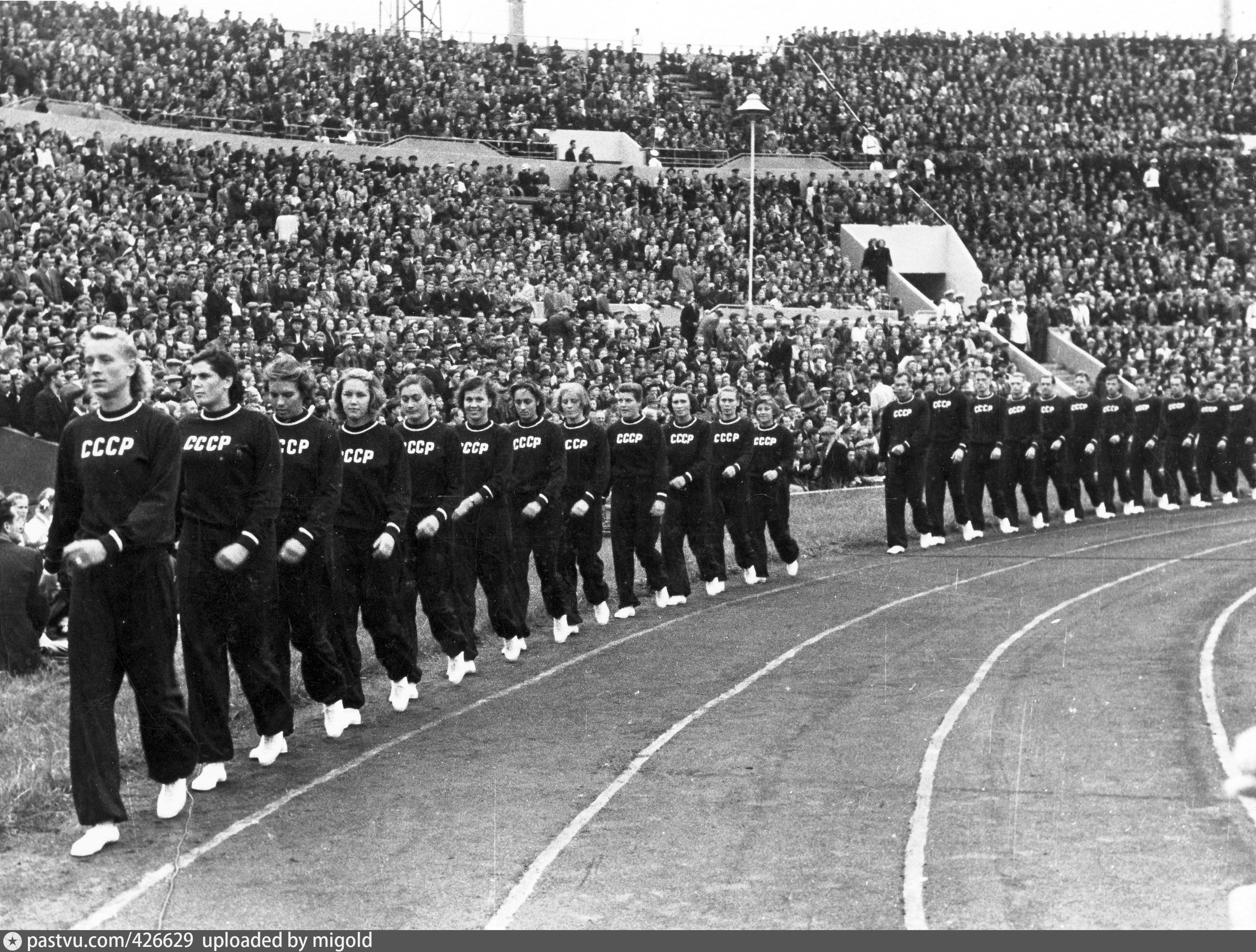 Спортивный ссср. Олимпийские игры в Хельсинки 1952 СССР. 1952 Хельсинки сборная СССР. Олимпийские игры в Хельсинки 1952 год команда СССР. Сборная СССР на Олимпиаде 1952 года.