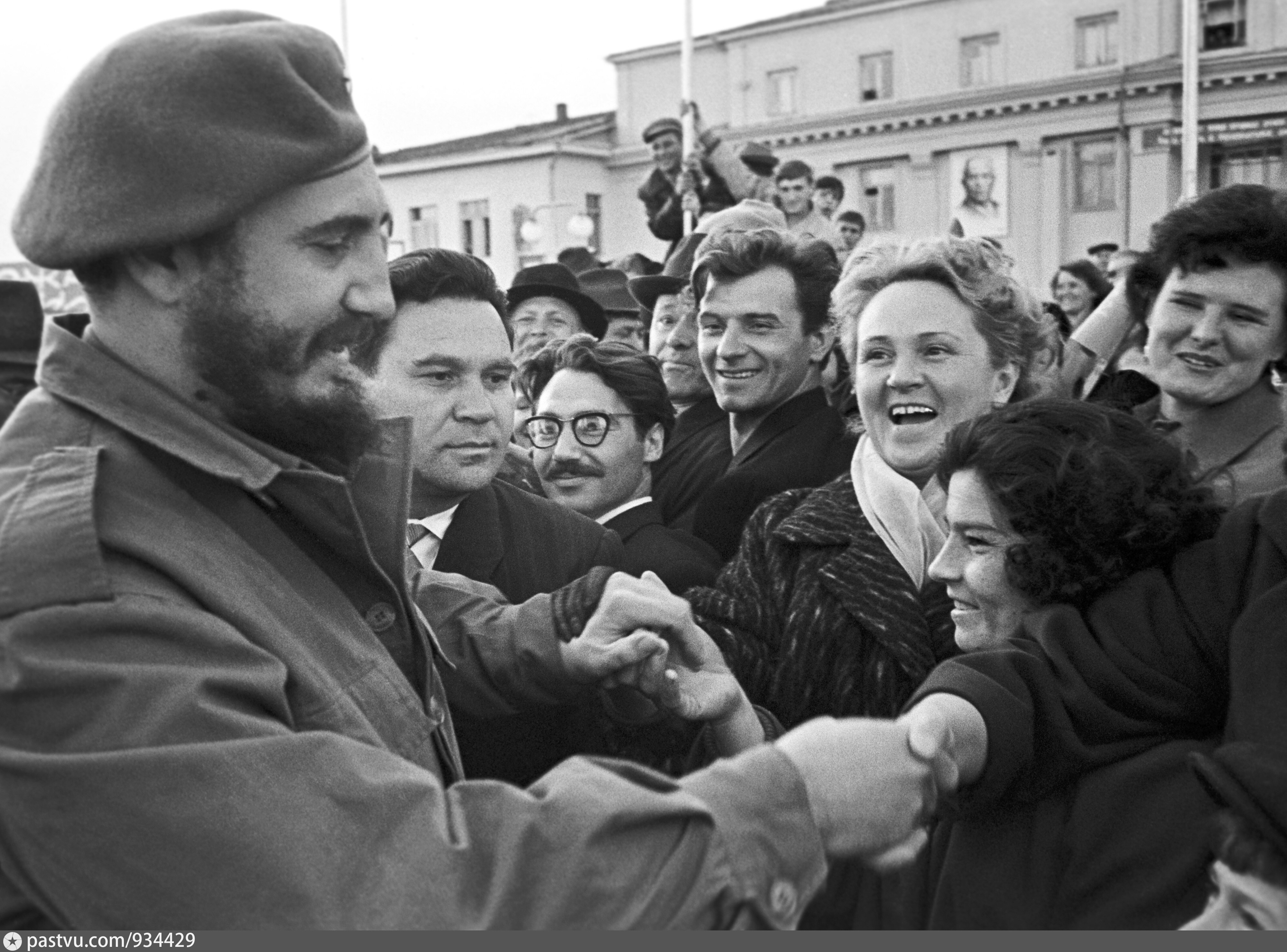 Приезжавшей в ссср в. Фидель Кастро в Иркутске. Фидель Кастро 1963. Фидель Кастро в Иркутске 1963. Визит Фиделя Кастро в СССР 1963 год.