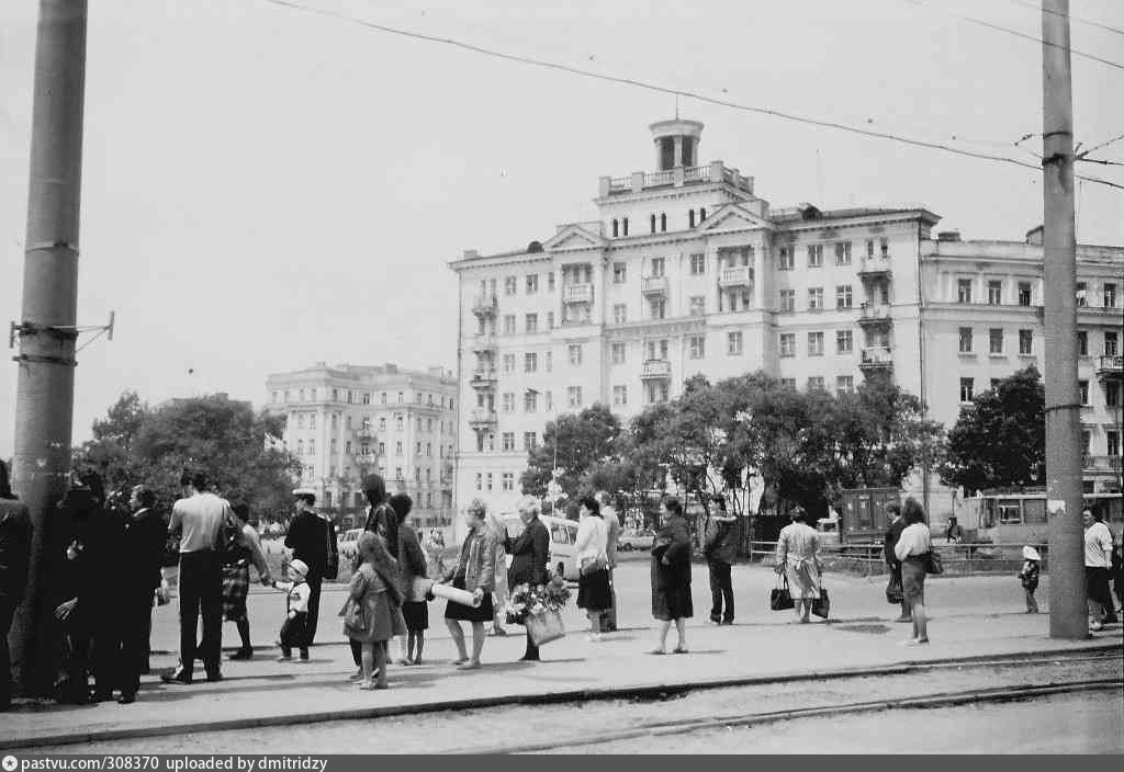 Владивосток советское время. Ретро Владивосток. Владивосток площадь Луговая 1990. Площадь Луговая Владивосток 80 е годы. Владивосток 70-80 Луговая.