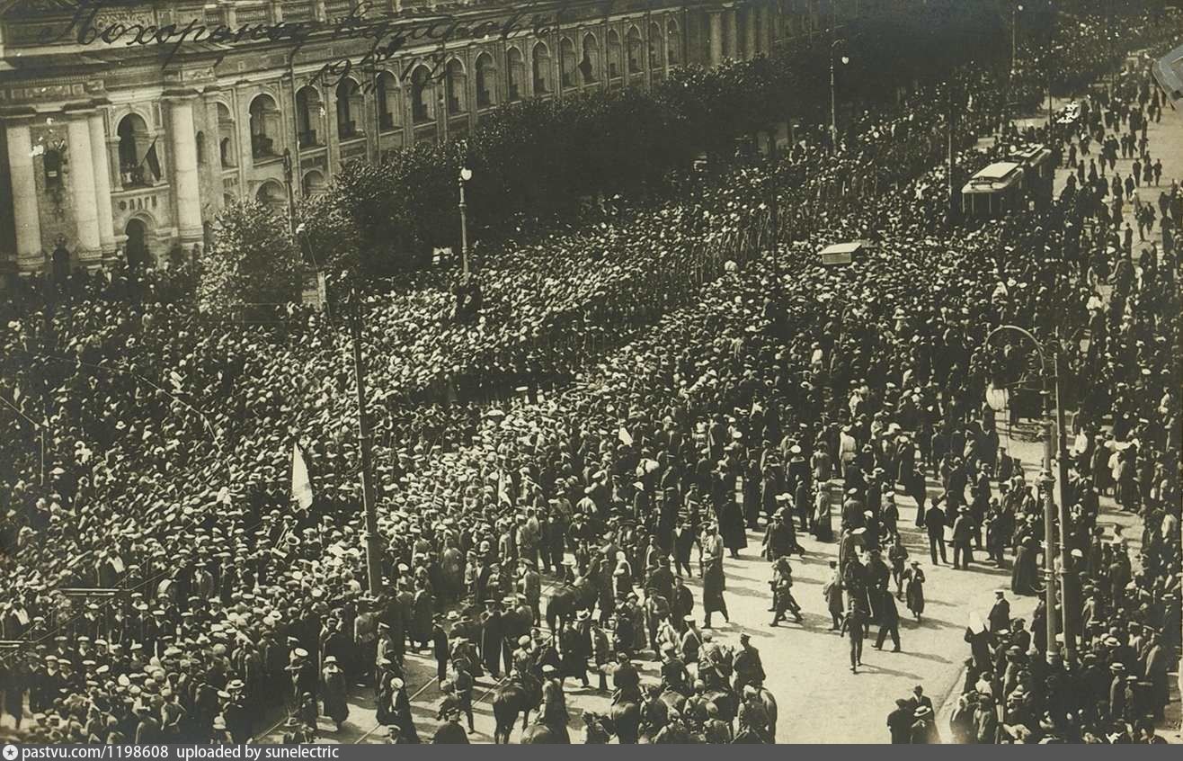 Перед революция. Площадь Восстания 1917. Массовые демонстрации в Петрограде февраль 1917. Февральская революция площадь Восстания. Революция 1917 года.