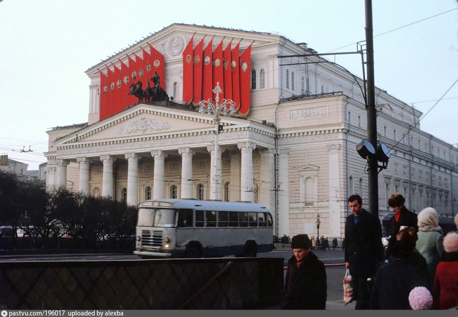 Театр в 90. Фотографии большой театр 90е.