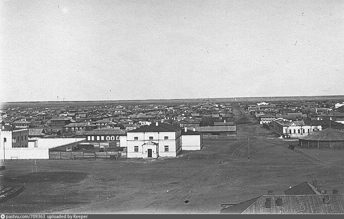 Семипалатинск старый город. Бывший семипалатинск. Бывший семипалатинск. Семипалатинск остров полковничий. Семипалатинск полигон монумент.