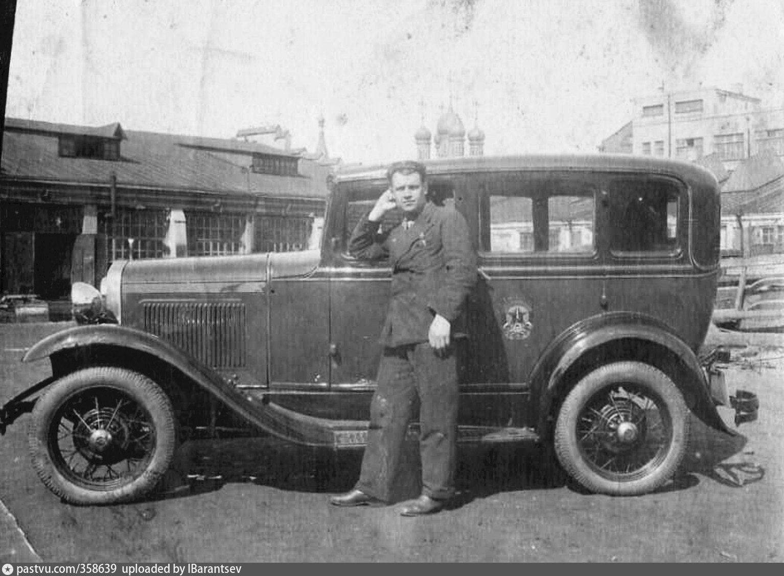 Таксомотор москва. Таксомотор. Первые такси в Москве 1925. Поставки машин США В 1930-Е. Packard таксомотор салон автомобиля.