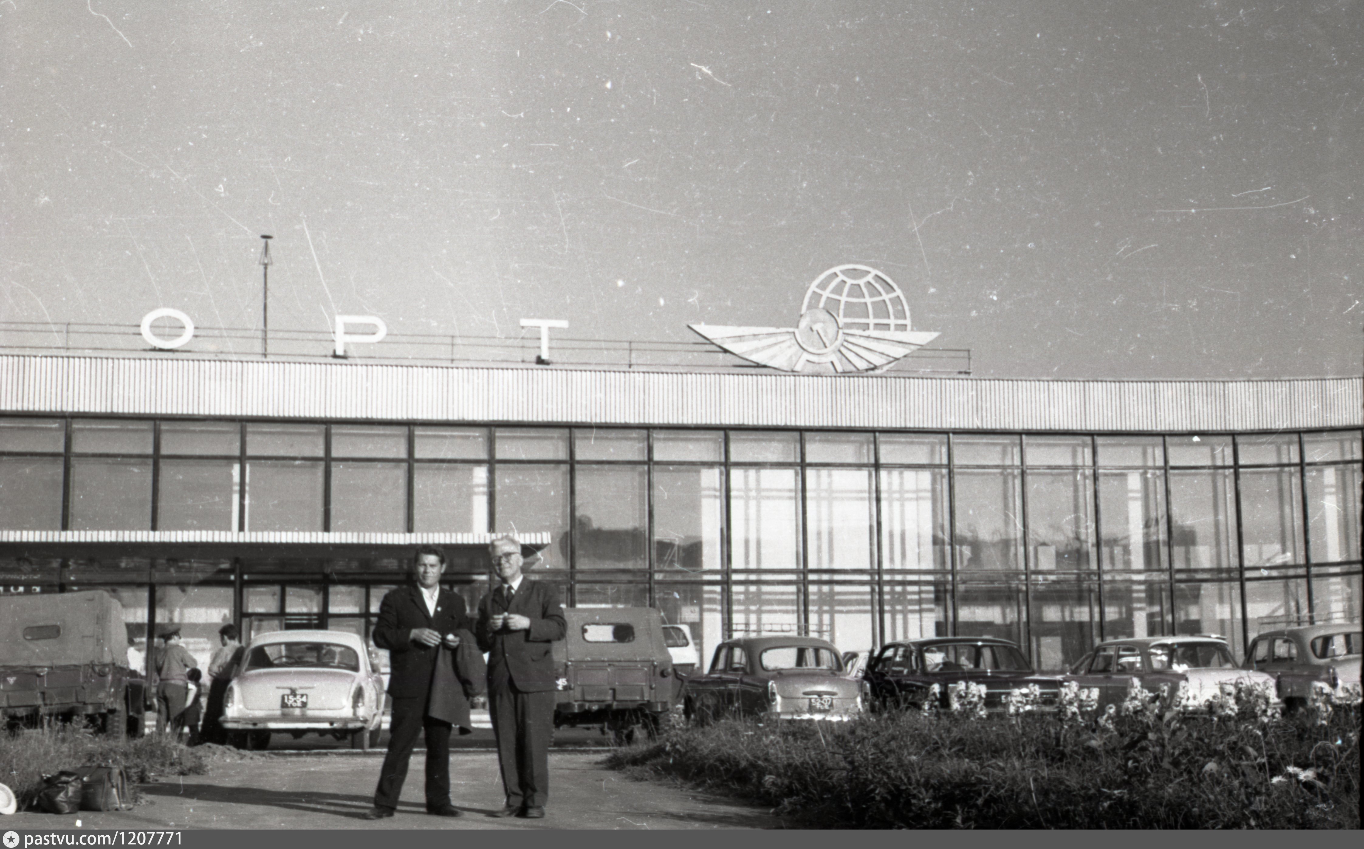 Аэропорт богашево прилеты. Богашёво аэропорт. Аэропорт Томск. Богашево 1967. Аэропорт Богашево памятник.