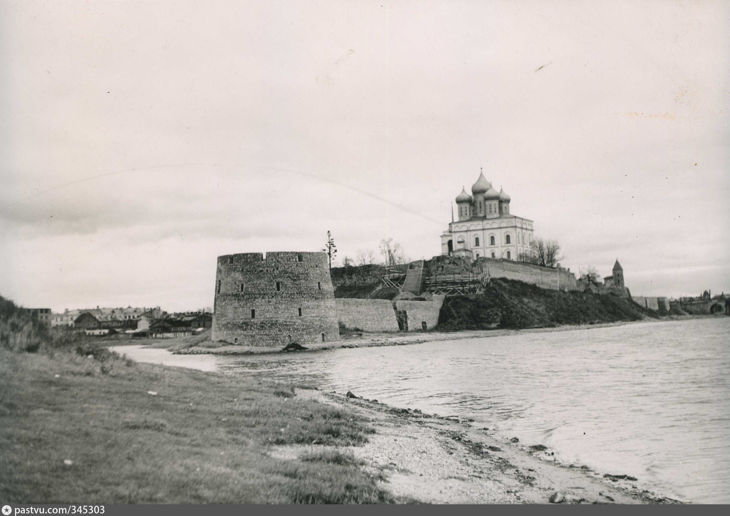 башни псковского кремля их