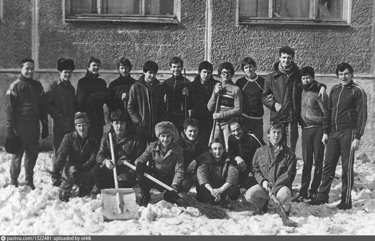 Снег 2 мая 1984 свердловск. Свердловск 1984. Свердловск 1984 год снег. Снегопад в Свердловске в 1984 году. Снег в мае 1984 в Свердловске.