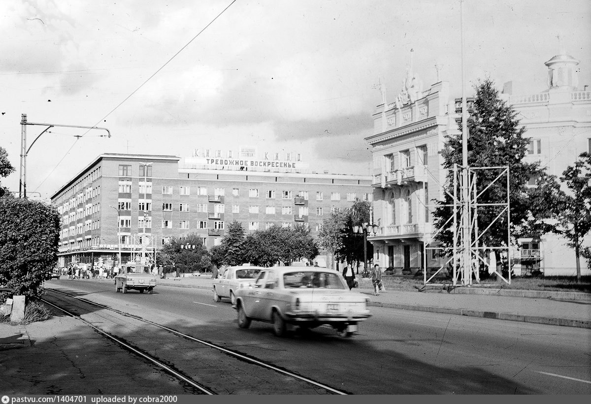 Центральная свердловск. Свердловск 1984. Свердловск 1984 год. Центральный гастроном Свердловск 1980. 2 Мая 1984 Свердловск.