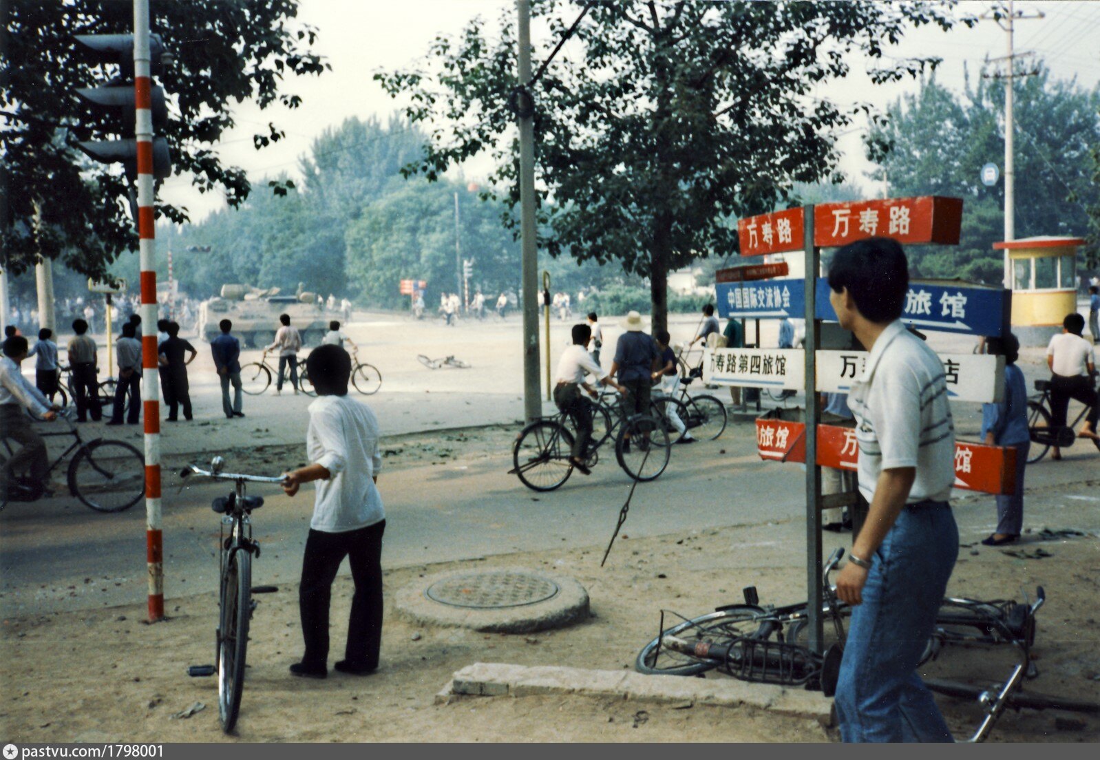 Bad happening. Тяньаньмэнь 1989 Мем. Tiananmen Square nothing happened. Тяньаньмэнь 1989 велосипеды.