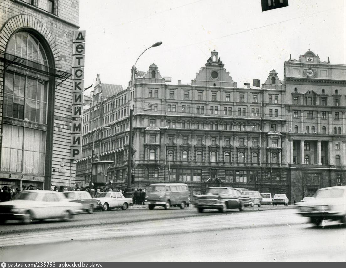 Москва 1974. Проспект Маркса. Проспект Маркса в Москве. Проспект Маркса Москва старые фото. Москва 7 ноября 1975 года проспект Маркса.