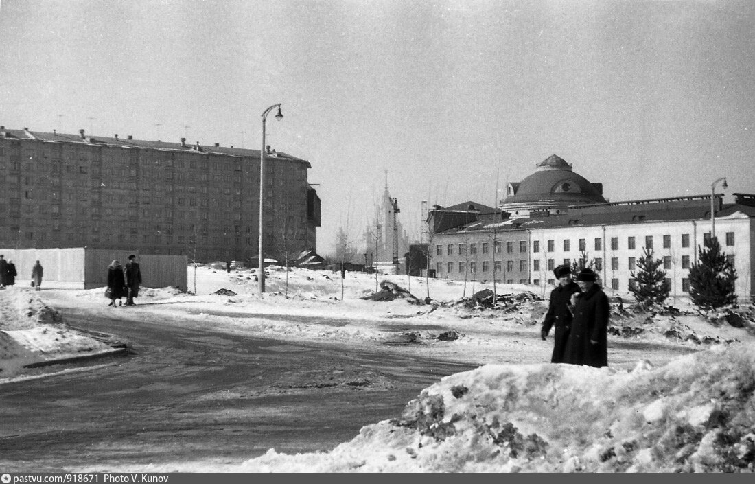 Институт физики земли. СПЕЦСЕКТОР института физики земли. Институт физики Красноярск 1958. Здание института физики земли история. Златоуст кольцо института 1958 - 1965 год.