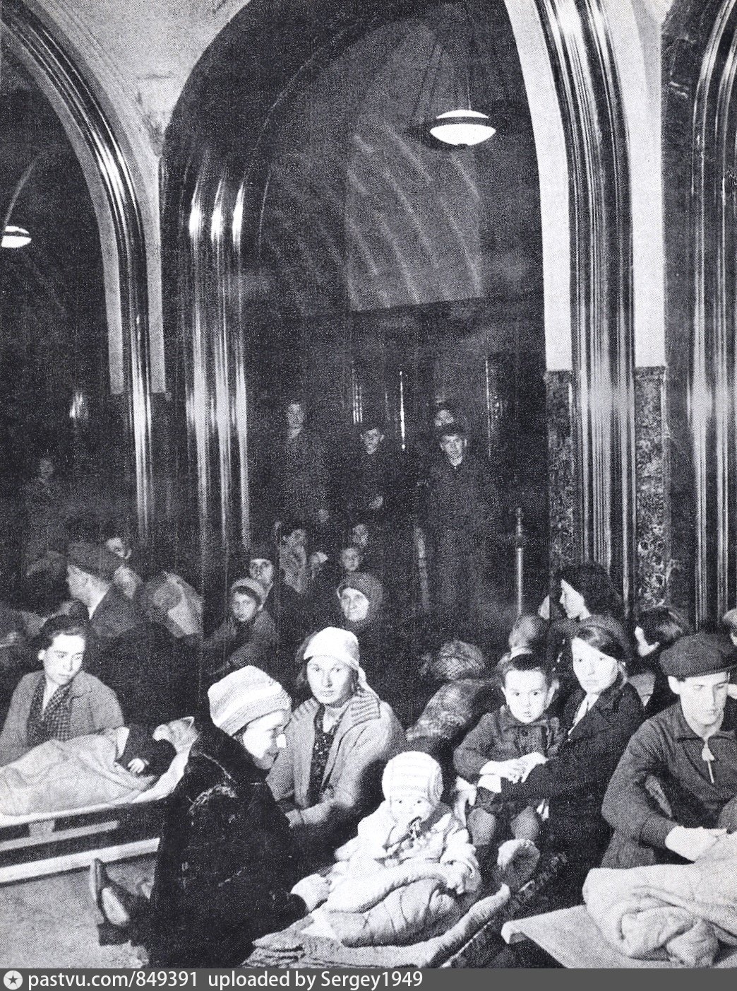 метро маяковская во время войны
