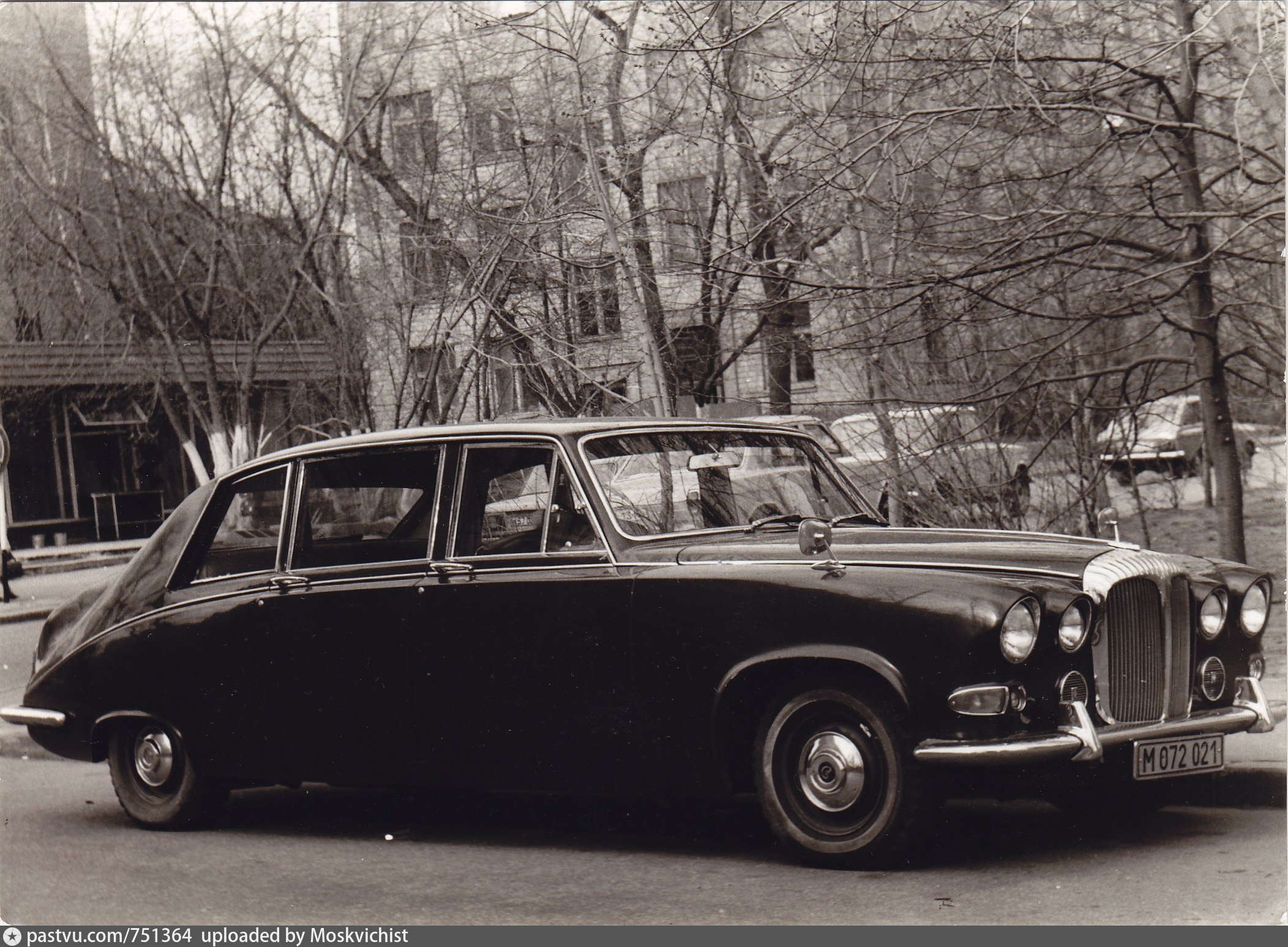 Ссср дипломатические. Дипломатические автомобили СССР. Автомобили советских дипломатов. Машины дипломатов в СССР. Дипломаты машины автомобили СССР.