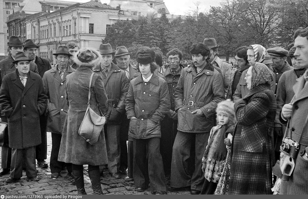 Москва 1979. Красная площадь 1979 года. Октябрь 1979 года в Москве. Ноябрь 1979 года фото Москва. Архивное фото красное.