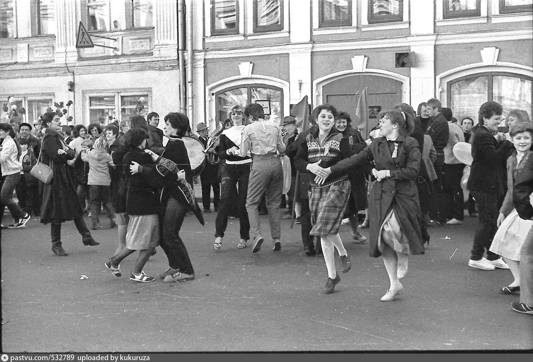 1 Мая советские люди 1950е танцы
