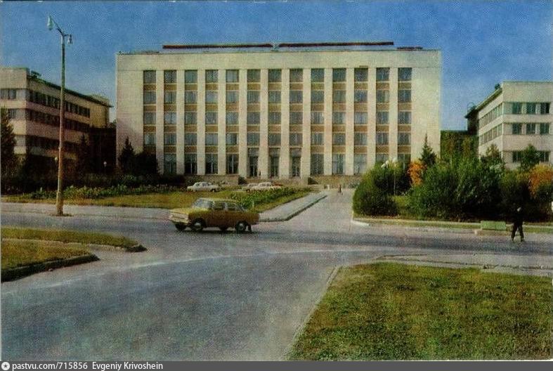 Ран стары. Новосибирский Академгородок. 1970-Е годы. Вычислительный центр Академгородок. Академгородок Новосибирск вокзал 60-е годы. Училище ядерной физики в Москве.