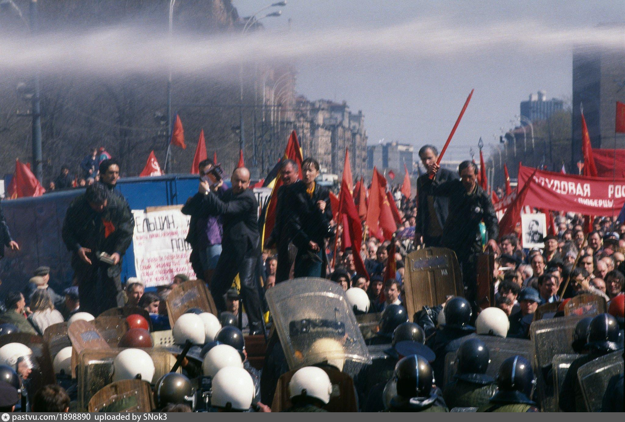 Россия 1993 год Кровавый Первомай. Первомайский митинг 1993. Первомайская демонстрация в Москве 1993. 1 мая 1993 г